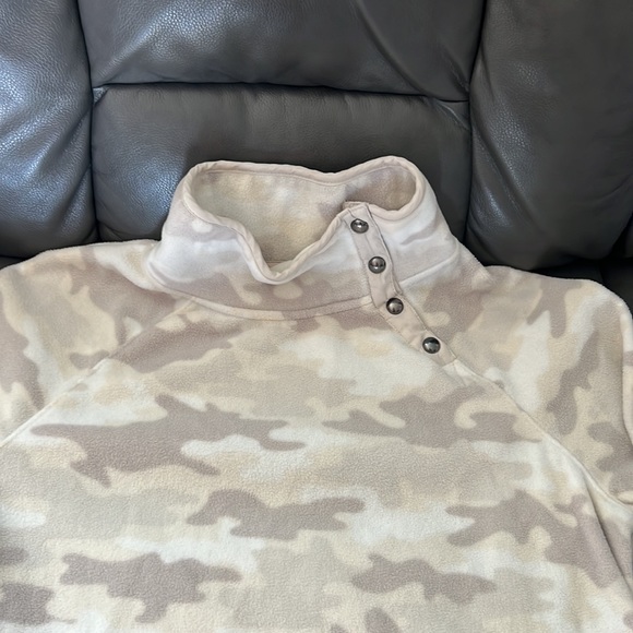 Womens pull over sweater size Large - Picture 2 of 7